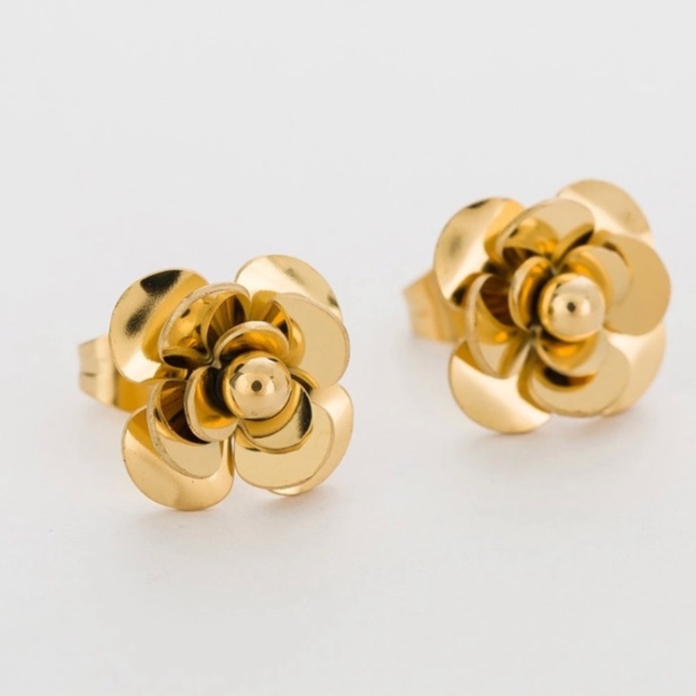 NWT Petite Gold Camellia Earrings - Picture 1 of 3